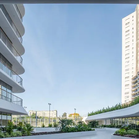 Cascais - 1 Bedroom And Shared Pool In Campolide شقة Lisboa