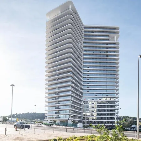 Daire Cascais - 1 Bedroom And Shared Pool In Campolide *