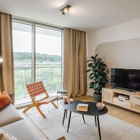 Cascais - 1 Bedroom And Shared Pool In Campolide Apartment