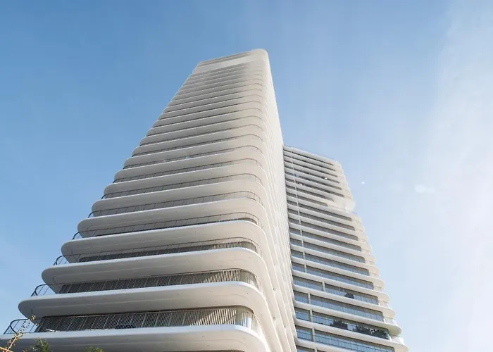 Cascais - 1 Bedroom And Shared Pool In Campolide Апартаменты