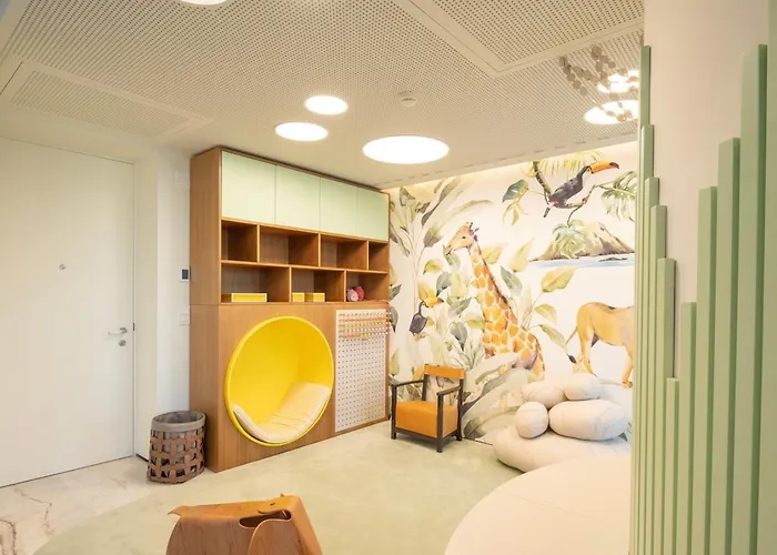 Cascais - 1 Bedroom And Shared Pool In Campolide * Лиссабон