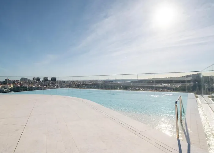 Cascais - 1 Bedroom And Shared Pool In Campolide Appartamento