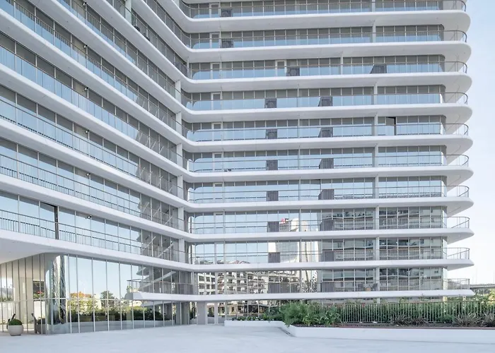 Cascais - 1 Bedroom And Shared Pool In Campolide * Лиссабон