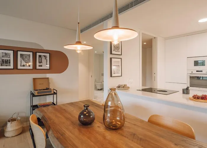 Cascais - 1 Bedroom And Shared Pool In Campolide Апартаменты