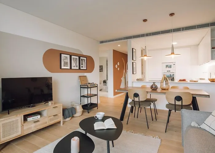 Cascais - 1 Bedroom And Shared Pool In Campolide Апартаменты *