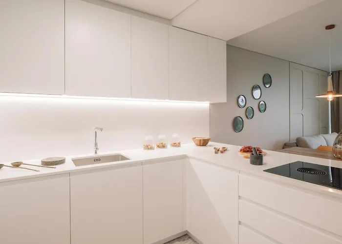 Cascais - 1 Bedroom And Shared Pool In Campolide *