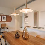 Cascais - 1 Bedroom And Shared Pool In Campolide Appartement