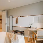 Cascais - 1 Bedroom And Shared Pool In Campolide Appartement Lissabon