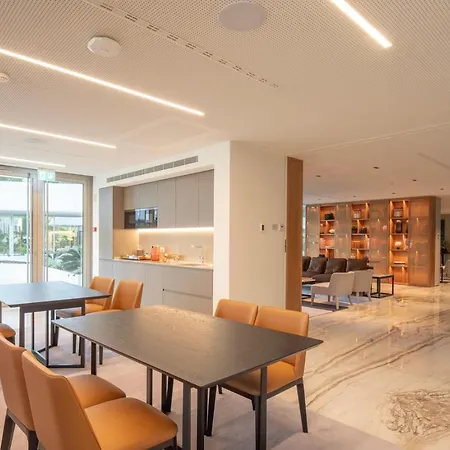 Cascais - 1 Bedroom And Shared Pool In Campolide Lisboa