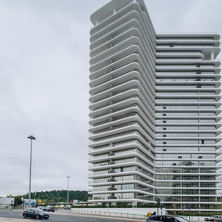 Cascais - 1 Bedroom And Shared Pool In Campolide