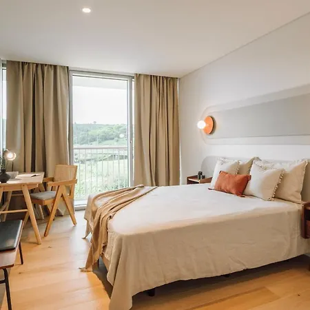 Cascais - 1 Bedroom And Shared Pool In Campolide Appartement