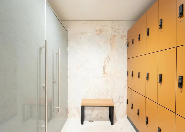 Cascais - 1 Bedroom And Shared Pool In Campolide Apartment