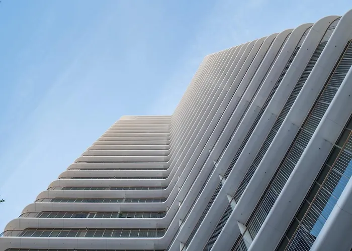 Cascais - 1 Bedroom And Shared Pool In Campolide Apartment